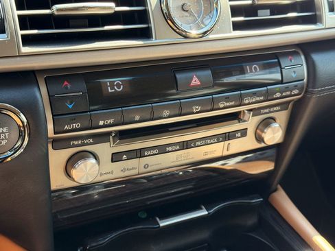 Used 2016 Lexus LS 460 w/ Comfort Package image 19