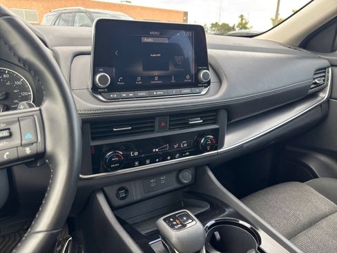 Used 2025 Nissan Rogue SV FWD image 16