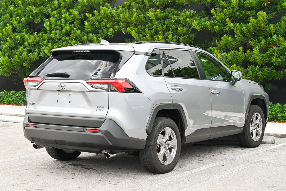 Used 2025 Toyota RAV4 XLE w/ Convenience Package AWD/4WD image 3