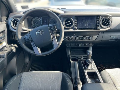 Used 2020 Toyota Tacoma TRD Off-Road w/ Technology Package image 19
