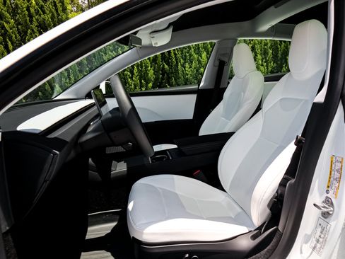 Used 2025 Tesla Model 3 Long Range RWD image 7