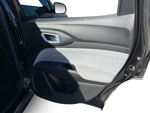 Used 2023 Jeep Compass Latitude w/ Convenience Group image 18