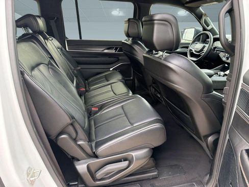 Used 2024 Jeep Wagoneer L Series II w/ Flexible Seating Group RWD image 30