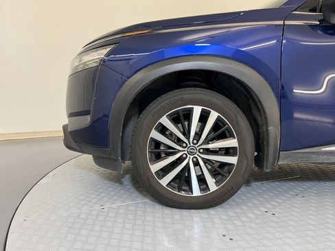 Used 2023 Nissan Pathfinder Platinum w/ Black Appearance Package image 9