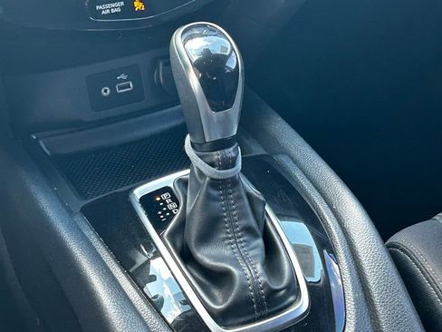 Used 2020 Nissan Rogue S FWD image 23