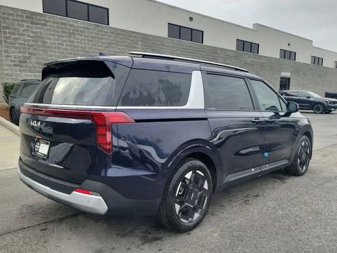 New 2026 Kia Carnival EX image 4