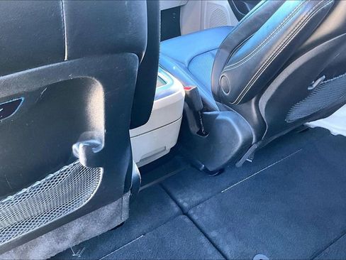 Used 2024 Chrysler Pacifica Touring-L image 10