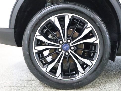 Used 2022 Ford Escape SE w/ SE Sport Appearance Package image 21