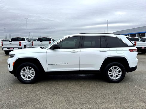 Used 2024 Jeep Grand Cherokee Laredo image 10