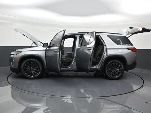 Used 2023 Chevrolet Traverse RS image 35