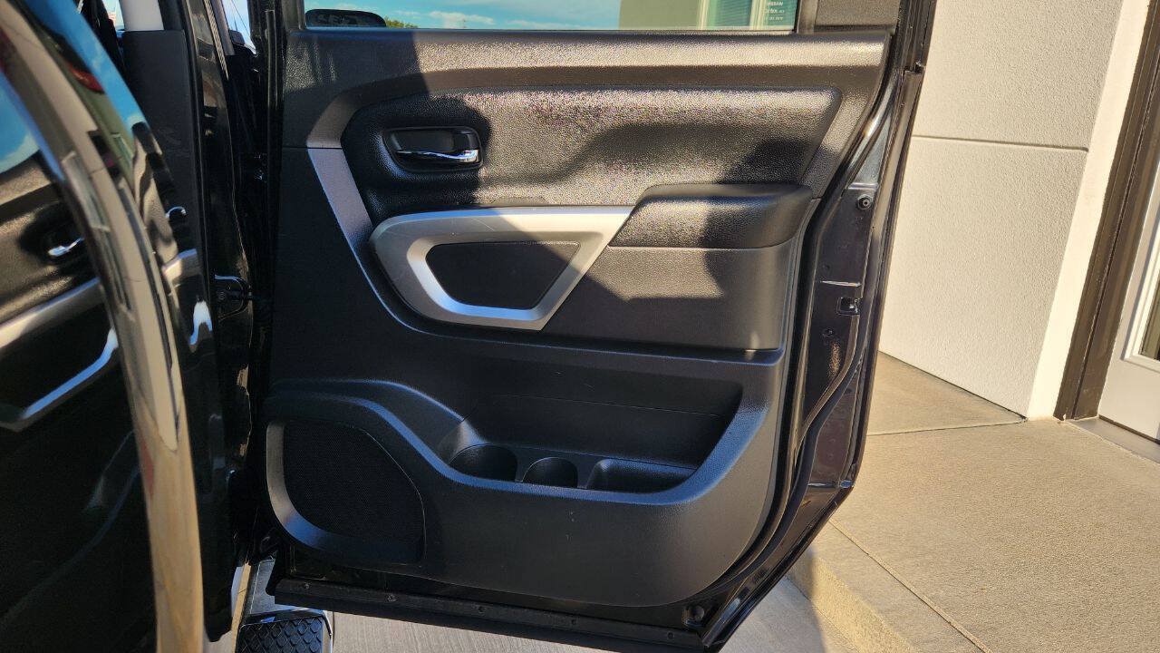 Used 2018 Nissan Titan SV AWD/4WD image 22