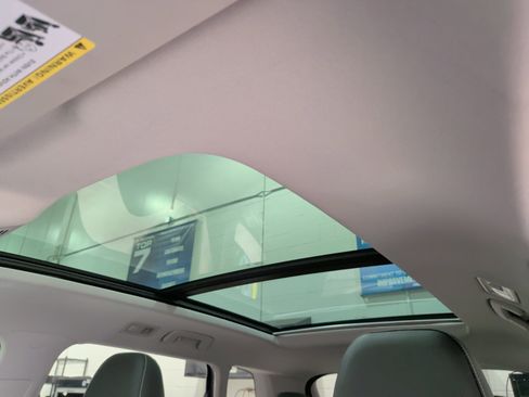 Used 2024 Volkswagen Taos SE w/ Panoramic Sunroof Package image 29