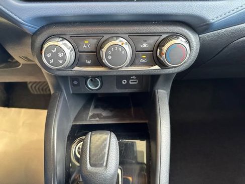 Used 2025 Nissan Versa SV FWD image 20