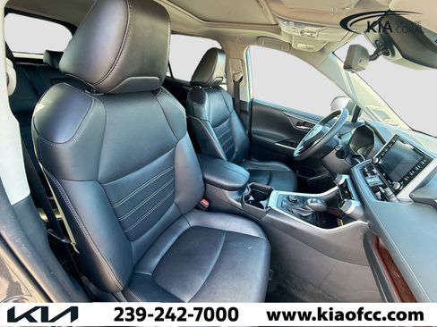 Used 2021 Toyota RAV4 Limited image 16