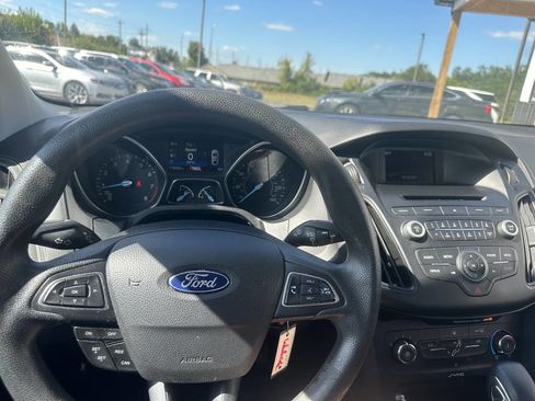 Used 2017 Ford Focus SE image 25
