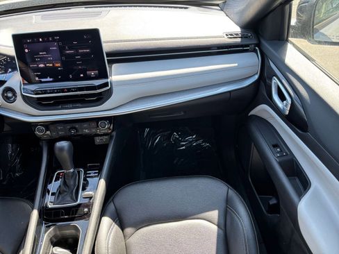 Used 2025 Jeep Compass Limited image 36