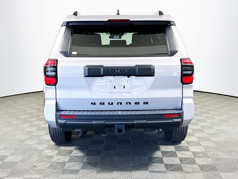 Used 2025 Toyota 4Runner SR5 AWD/4WD image 9