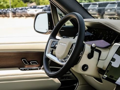 New 2026 Land Rover Range Rover Long Wheelbase SE AWD/4WD image 16