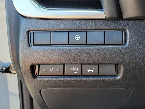 Used 2026 Nissan Rogue SV w/ SV Premium Package FWD image 29