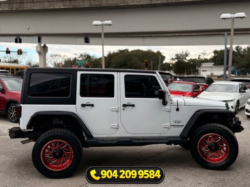 Used 2017 Jeep Wrangler Unlimited Sahara w/ Max Tow Package AWD/4WD image 10
