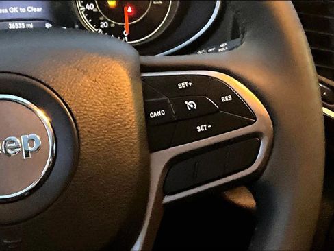 Used 2022 Jeep Cherokee Latitude Lux w/ Sun & Sound Group image 27