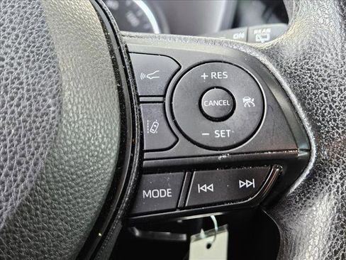 Used 2019 Toyota RAV4 LE image 12