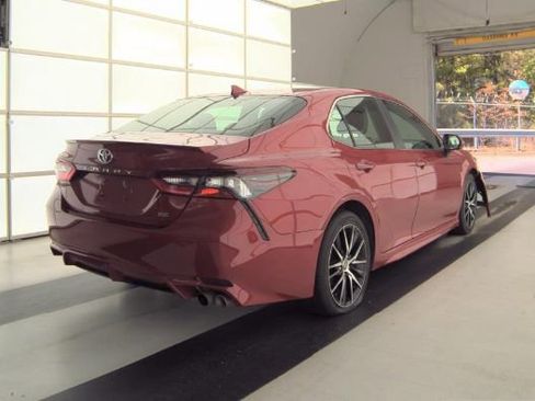 Used 2024 Toyota Camry SE image 1
