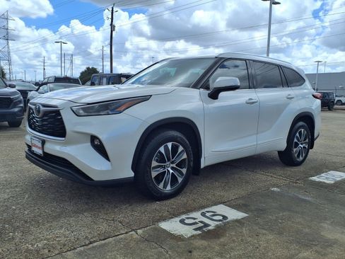 Used 2021 Toyota Highlander XLE FWD image 26