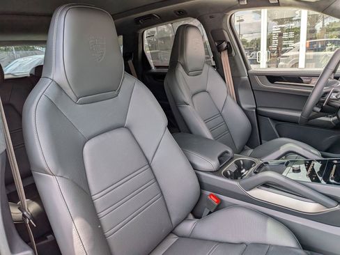 New 2026 Porsche Cayenne Turbo AWD/4WD image 26