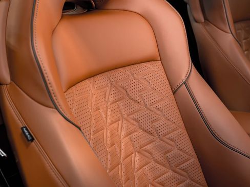 Used 2025 Aston Martin Vanquish image 33