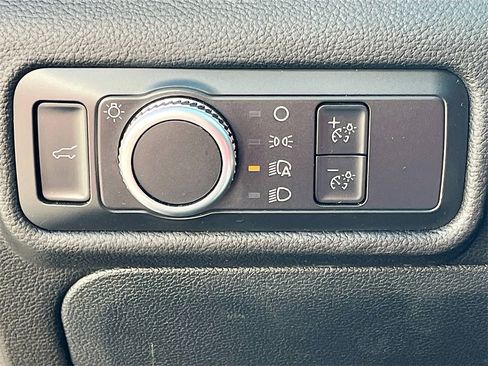 Used 2022 Ford Explorer XLT image 10