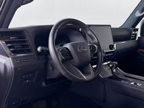 Used 2025 Lexus GX 550 w/ Cold Area Package AWD/4WD image 9