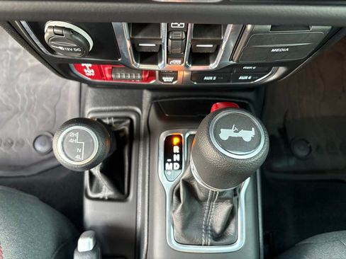 Used 2024 Jeep Wrangler Unlimited Rubicon image 21