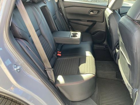 Used 2025 Nissan Rogue SV image 37