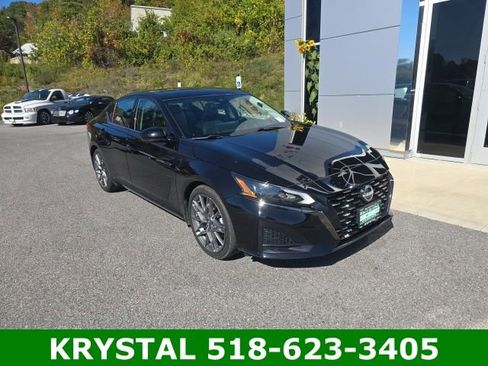 Used 2023 Nissan Altima 2.0 SR image 1