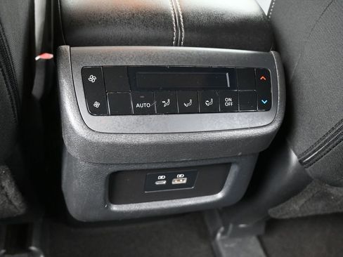 Used 2025 Nissan Pathfinder SV image 33