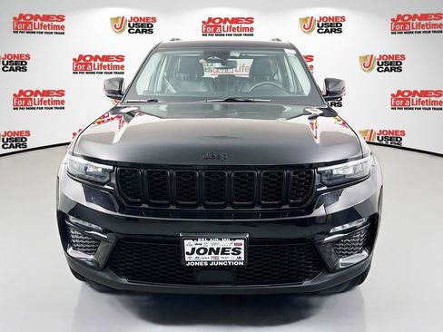 Used 2023 Jeep Grand Cherokee Limited w/ Luxury Tech Group II image 13