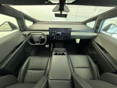 Used 2025 Tesla Cybertruck AWD Crew Cab image 21