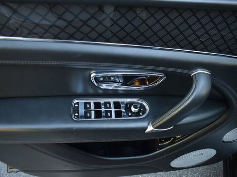 Used 2020 Bentley Bentayga Design Series image 50