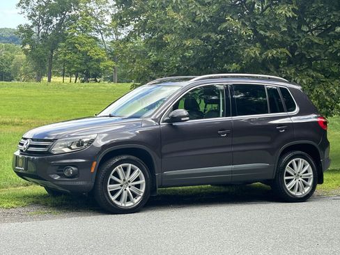 Used 2016 Volkswagen Tiguan SE AWD/4WD image 10