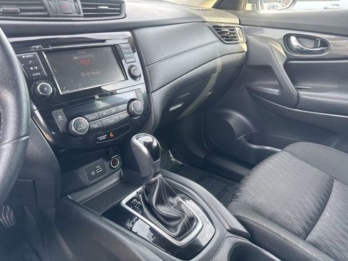 Used 2020 Nissan Rogue SV image 20