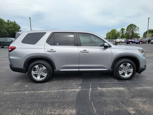 Used 2025 Honda Pilot EX-L image 4