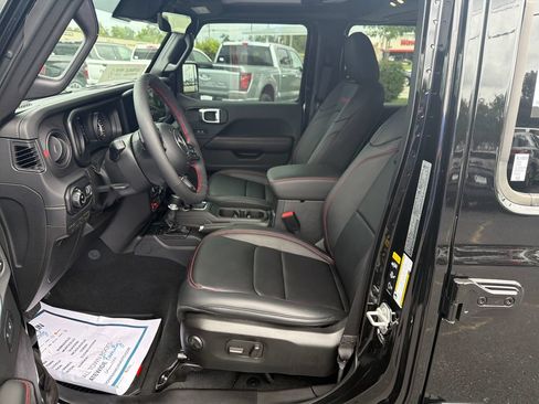 Used 2024 Jeep Gladiator Rubicon AWD/4WD image 13
