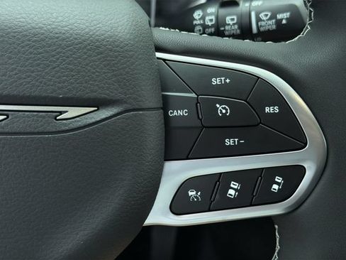 New 2027 Chrysler Pacifica Select FWD image 24
