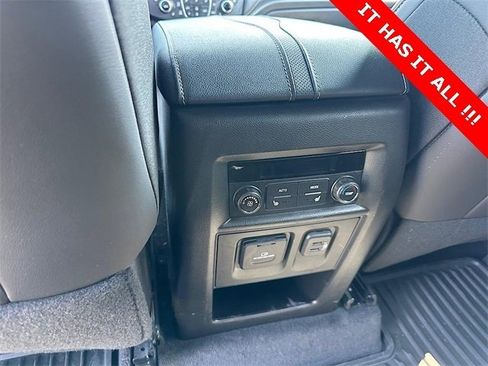 Used 2023 Chevrolet Traverse Premier image 22