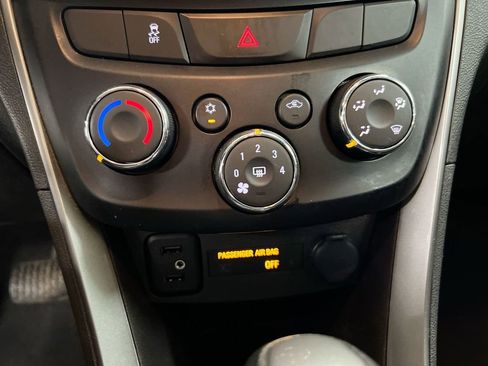 Used 2020 Chevrolet Trax LT FWD image 16
