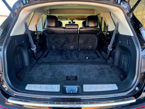 Used 2013 INFINITI JX35 AWD w/ Premium Pkg image 16