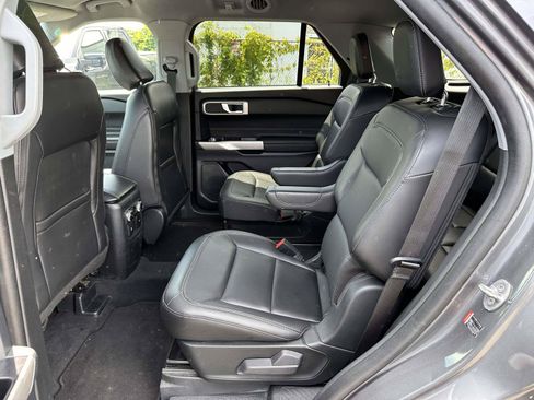 Used 2023 Ford Explorer XLT w/ Equipment Group 202A AWD/4WD image 13