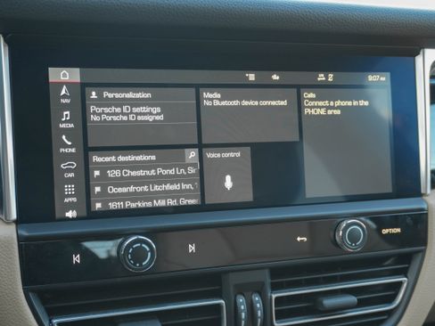 Used 2024 Porsche Macan image 25