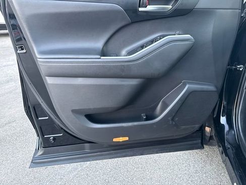 Used 2023 Toyota Highlander XLE image 10